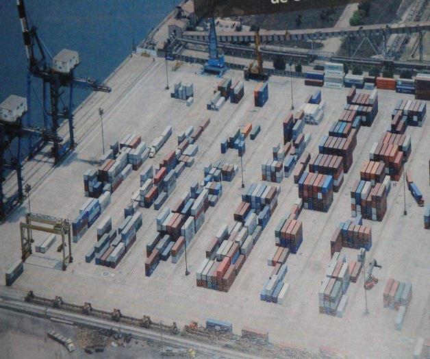 Saturan a los puertos vehículos importados