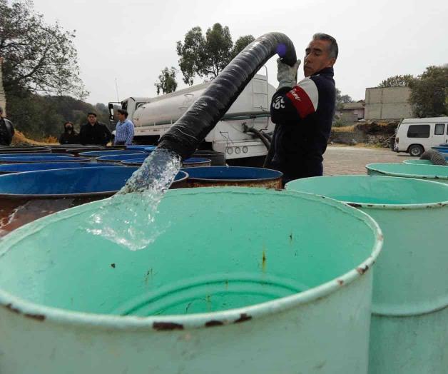 Más de un millón de viviendas dependen de pipas para tener agua: INEGI