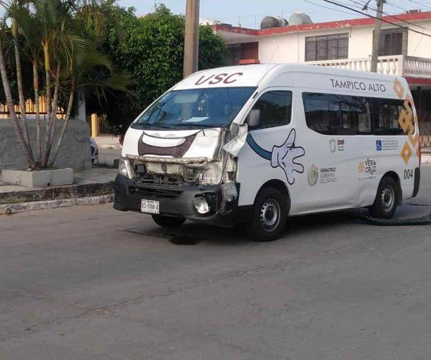 Chocan ambulancia y prefieren escapar