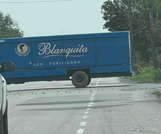 Con camiones de carga bloquean carretera Ribereña