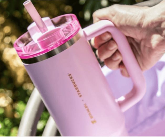Starbucks restringe la venta de productos como el vaso rosa Starbucks restringe la venta de productos como el vaso rosa