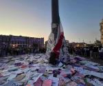 Colocan mujeres bandera en Zócalo por 8M