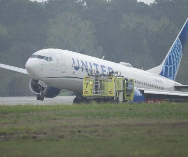 Evacuación de vuelo en Houston tras salirse de pista de aterrizaje