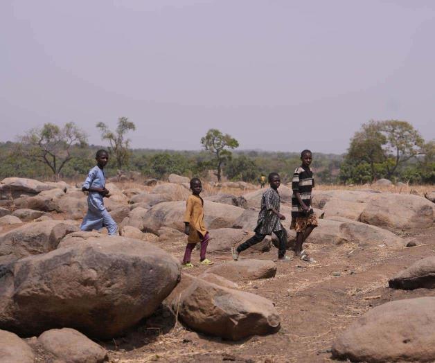 Desesperación y crisis por secuestro de 300 estudiantes en Nigeria