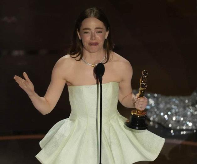 El vestido de Emma Stone se rompe en los Premios Oscar 2024 El vestido de Emma Stone se rompe en los Premios Oscar 2024