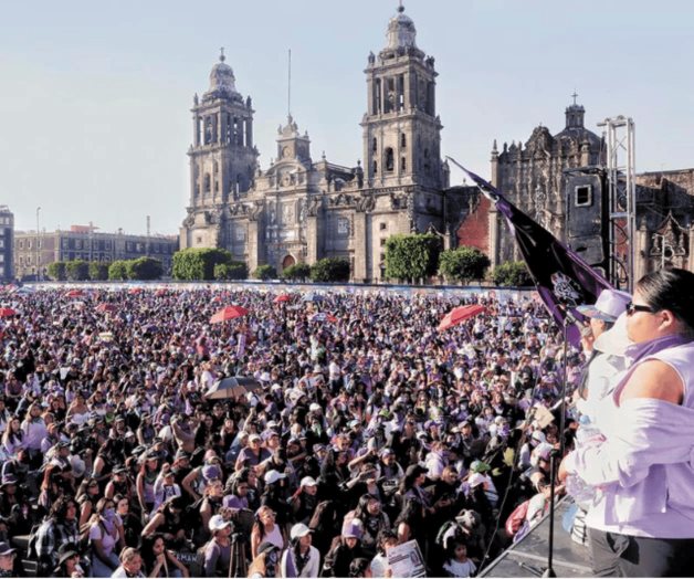 AMLO agradece a mujeres que marcharon el 8M