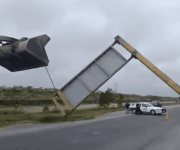 Tamaulipas | Reportes de automovilistas revelaron que la estructura en el entronque con calle Tamaulipas en , en la colonia Condesa, había sido vulnerada por los intensos vientos, lo que había dejado semi desprendida la señalización vial Río Bravo