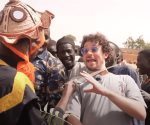 Luisito Comunica vive momento de terror en barrio de Nigeria