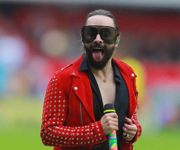 Jay de la Cueva camina en solitario Jay de la Cueva camina en solitario