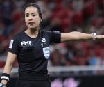 Tunden a Katia Itzel García por mal arbitraje en Clásico Femenil