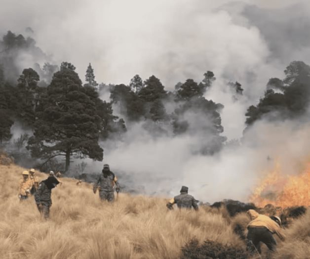 Azota incendio el volcán Iztaccihuatl