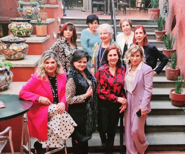 Le cantan las mañanitas Le cantan las mañanitas