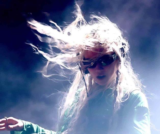 Hipnotiza Grimes a sus fans con un DJ Set en el Ceremonia