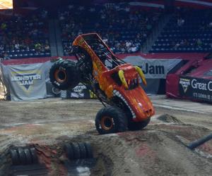 Conquista Monster Jam con sus acrobacias