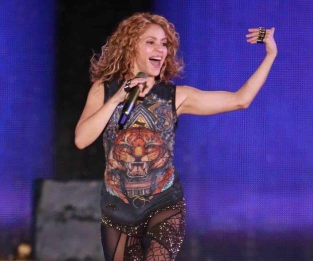 Shakira emociona a 40 mil fans con concierto sorpresa Shakira emociona a 40 mil fans con concierto sorpresa