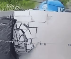 CdVictoria | Gran susto se llevó una familia en la colonia Tomás Yarrington de Ciudad Victoria cuando una pipa de gas se descontroló y se impactó con la barda de la vivienda.