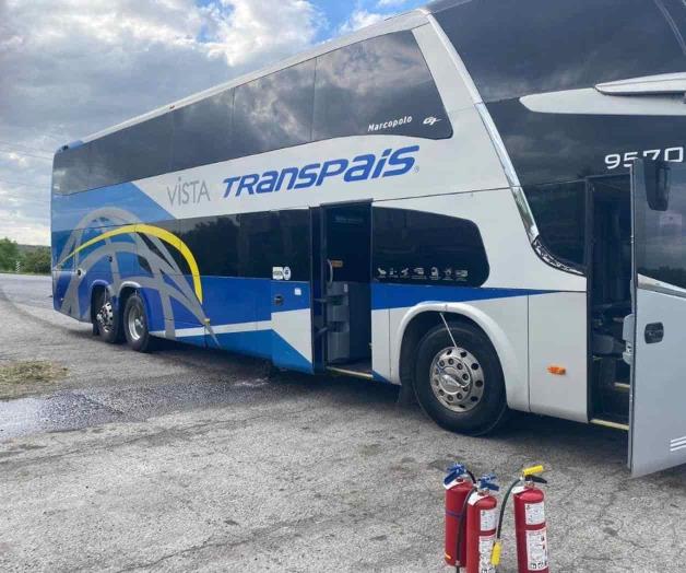 Autobús de pasajeros derrama combustible en carretera Victoria-Matamoros