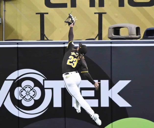 Fernando Tatis Jr. comienza a lucir su guante de platino con los Padres Fernando Tatis Jr. comienza a lucir su guante de platino con los Padres