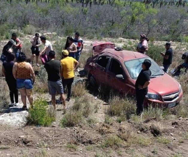 Camioneta Volcada: Niña y Adulto mueren en Carretera a Grutas de García