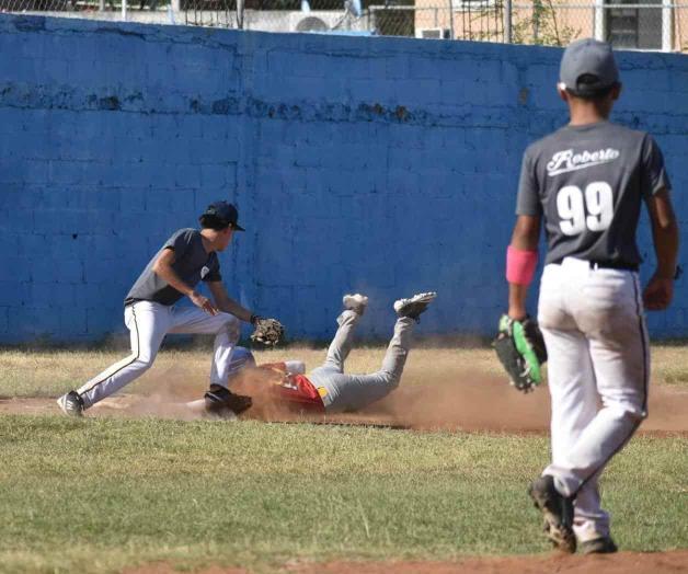 Le pegan Desconocidos a Reales