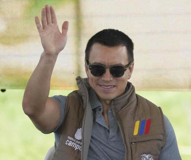 Gobierno de Ecuador sube IVA del 12 al 15%