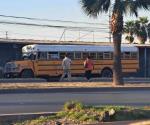 Peatones de Reynosa arriesgan vidas al evitar puentes peatonales