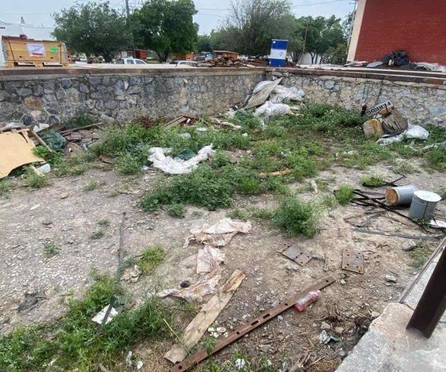 Denuncia tiradero de basura en vías