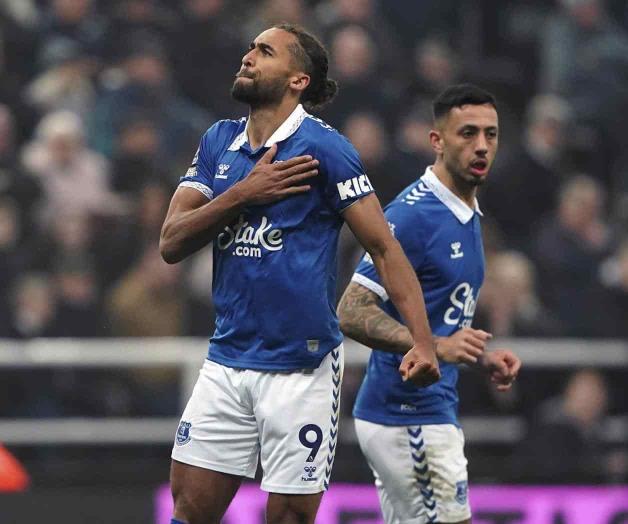 Everton salva empate