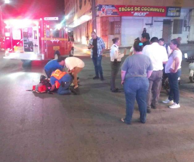 Arrolla a ancianita y le arman trifulca