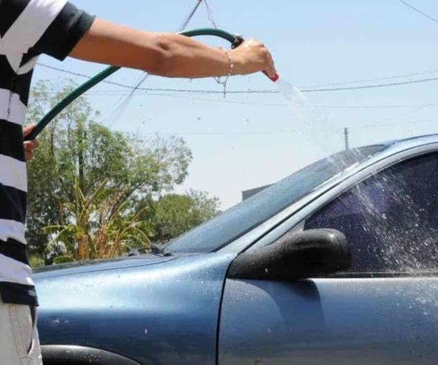 Piden multar por desperdiciar el agua Piden multar por desperdiciar el agua