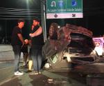 Vuelco de Auto en Monterrey: Tres Amigos Heridos en Accidente