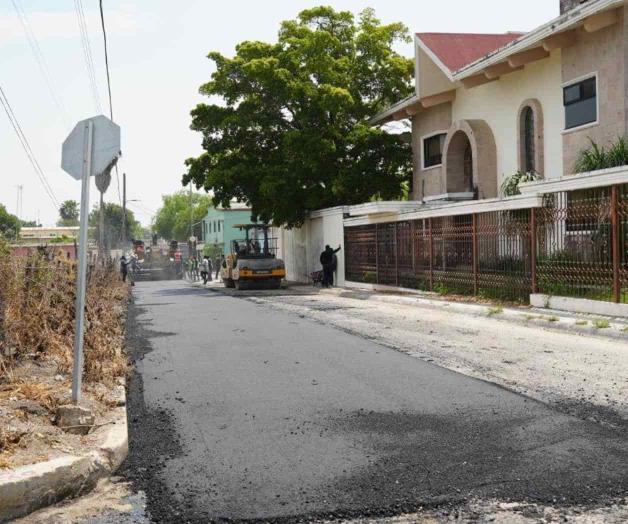 Reencarpetan calle de centro de ciudad Reencarpetan calle de centro de ciudad