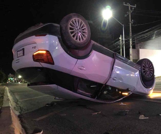 Accidente de Tránsito en Monterrey deja conductora volcada