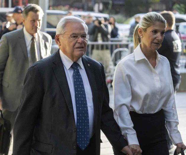 Bob Menendez y su esposa tendrán juicios por separado Bob Menendez y su esposa tendrán juicios por separado