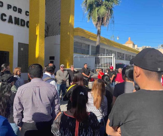 Padres de preparatoria en Reynosa protestan contra mesa directiva