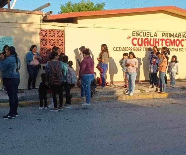 Claman por director en escuela primaria Claman por director en escuela primaria