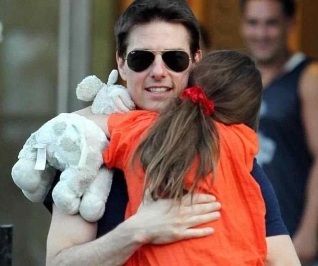 Suri Cruise cumple 18 años y sigue distanciada de su padre