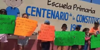 Reynosa | Padres, alumnos y docentes de la escuela primaria Centenario de la Constitución de 1917 cerraron el plantel de forma indefinida debido a problemas