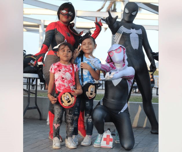 Hacen colecta de Cruz Roja a la...¡Spiderman! Hacen colecta de Cruz Roja a la...¡Spiderman!