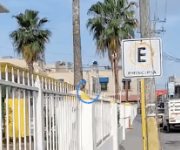 Reynosa | Las autoridades mantienen cerrada la circulación en la calle Pedro J. Méndez de la zona centro de la ciudad, debido a que reportan una granada en la Preparatoria José de Escandón