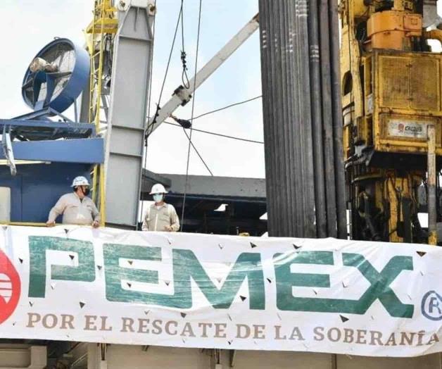 Recorta Pemex a la mitad sus exportaciones