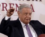 AMLO acusa a afores y bancos de campaña contra reforma a pensiones