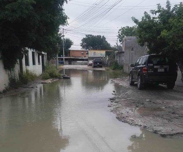 Nace otra fuga de agua potable Nace otra fuga de agua potable