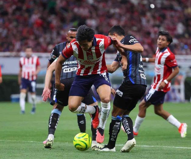 Gana Chivas y se aferra al pase directo