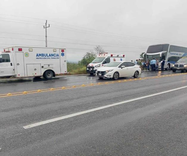 Tráiler choca autobús de pasajeros en San Fernando; dos heridos