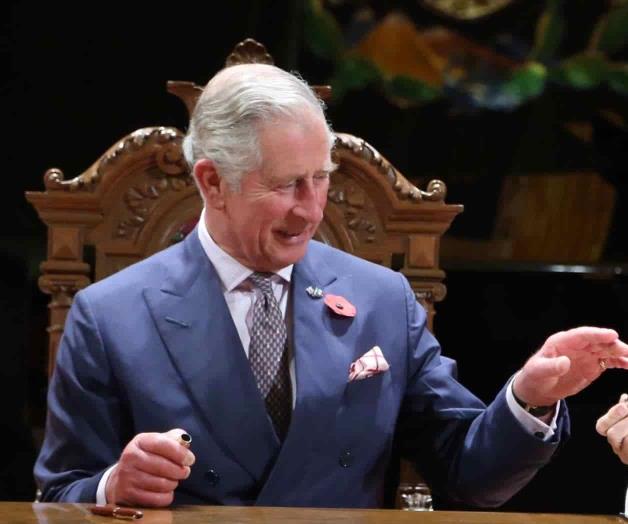 Reaparece para celebrar a su madre