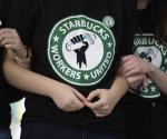 Starbucks enfrenta a agencia laboral de EU