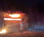 Se incendia bodega de la Central de Abastos