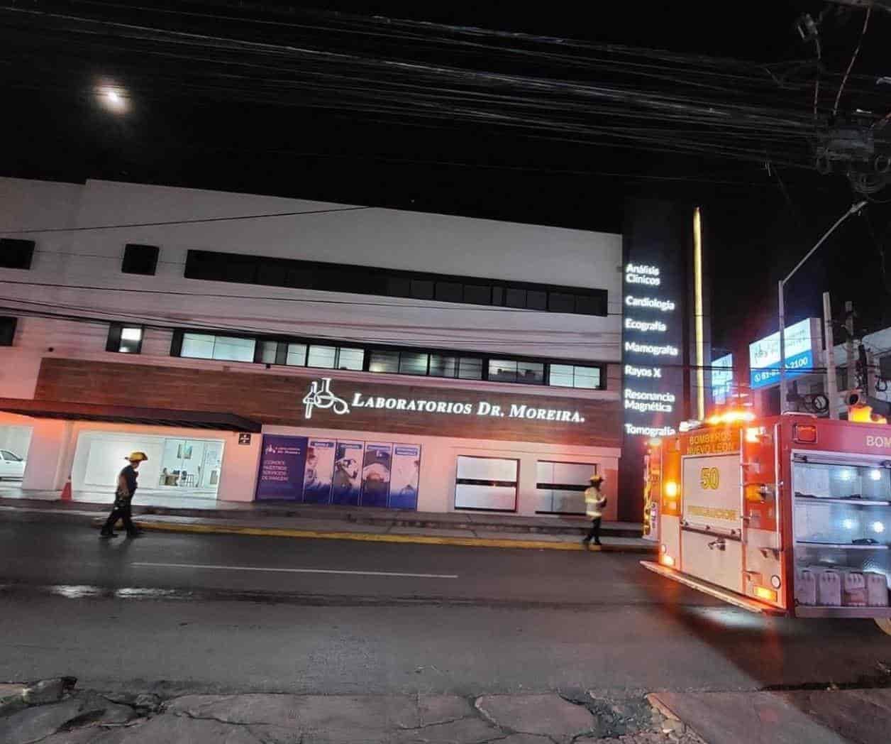 Laboratorio de estudios clínicos sufre incendio en Monterrey