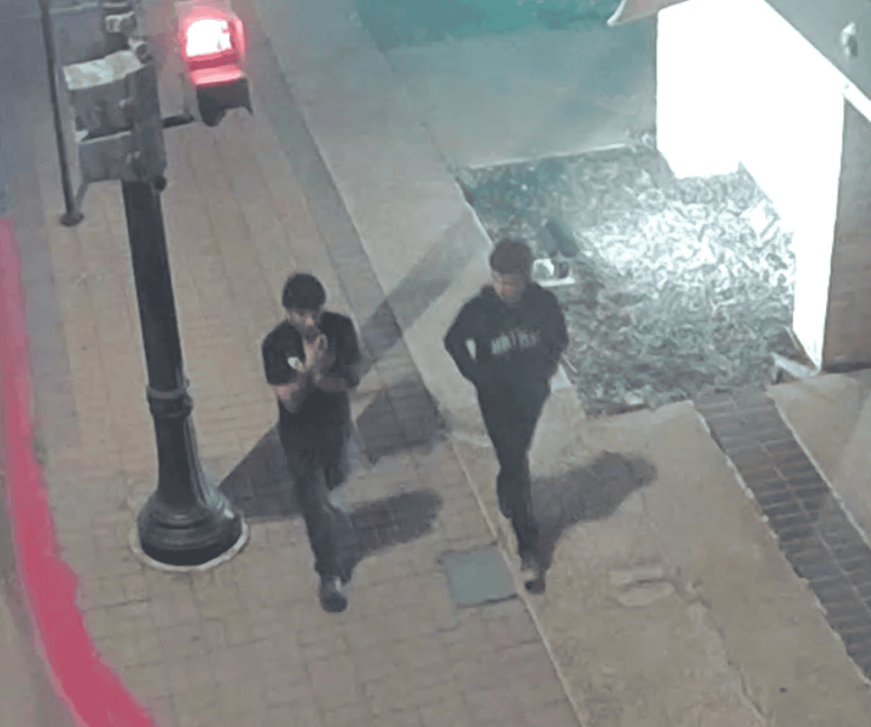 Buscan detectives a dos asaltantes armados Buscan detectives a dos asaltantes armados